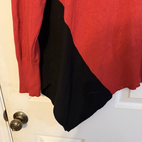 Peyton Primrose Black & Red V-Neck Sweater – Size Large, Asymmetrical - Picture 4 of 5